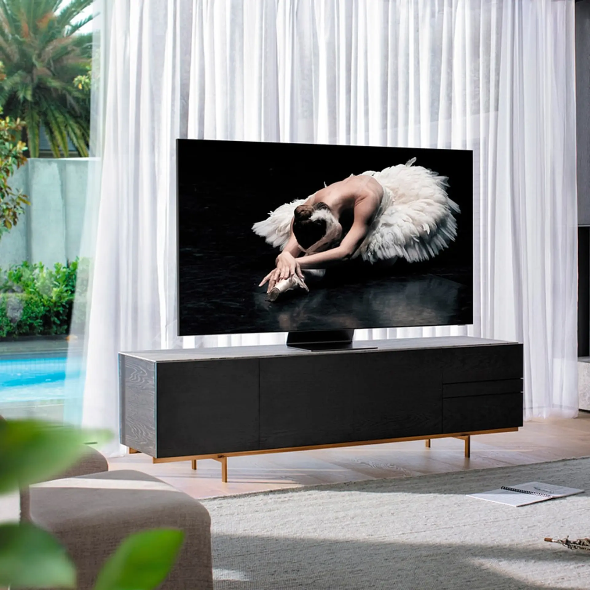 Smart TV Samsung LED 82" 8K Wi-Fi Tizen Comando de Voz QN82Q800TAGXZD
